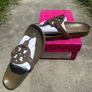 Tory Burch Green Sandals with Ornamental Design